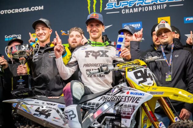 Ken Roczen e ił Progressive Insurance Ecstar Suzuki ancora insieme